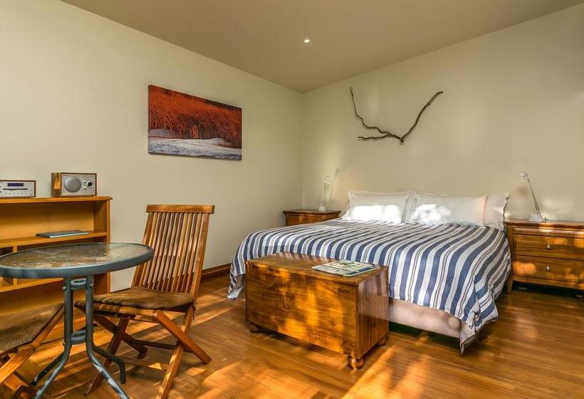 تختخواب و صبحانه Misty River Retreat