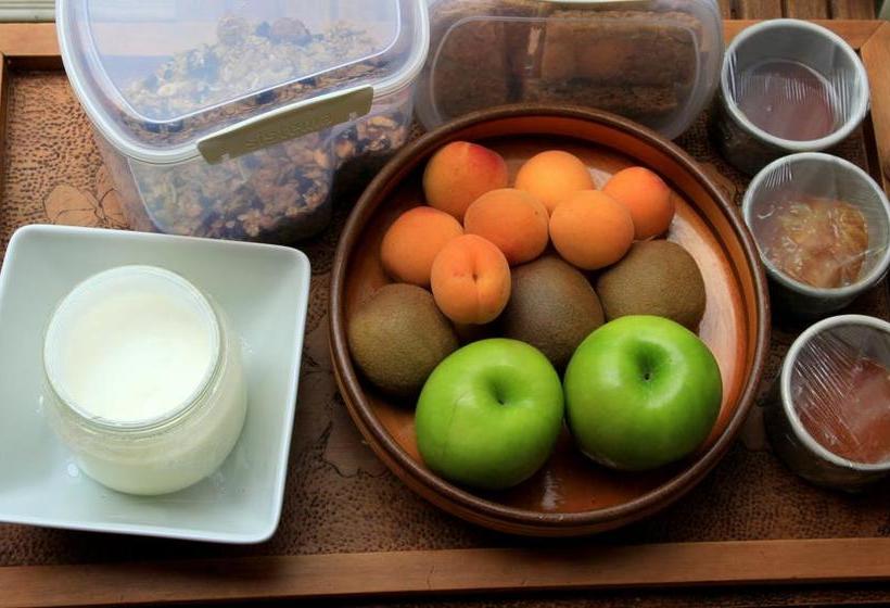 تختخواب و صبحانه Misty River Retreat