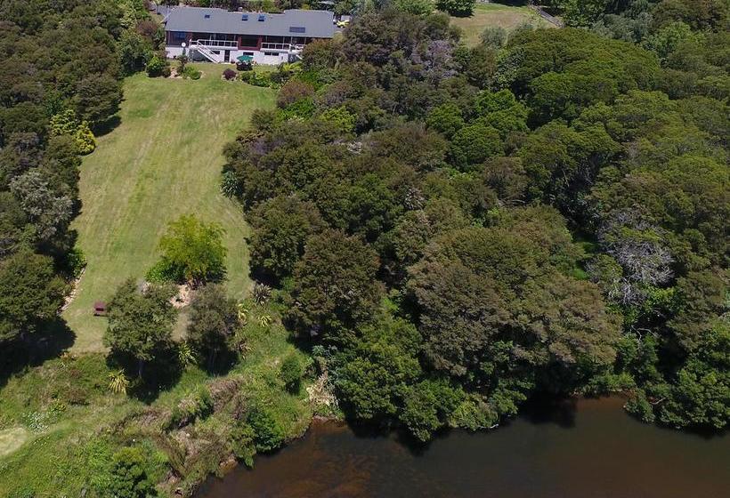 تختخواب و صبحانه Riverside Homestead