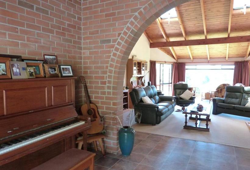 تختخواب و صبحانه Riverside Homestead