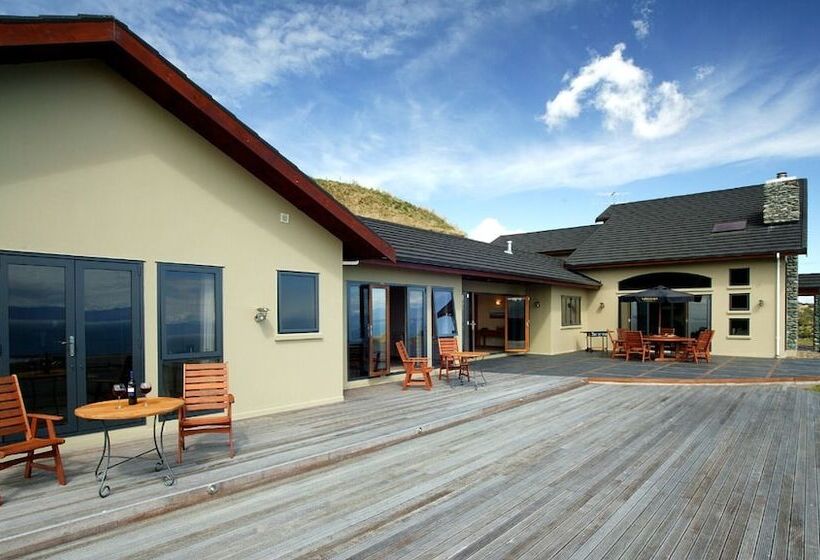 تختخواب و صبحانه Parautane Lodge