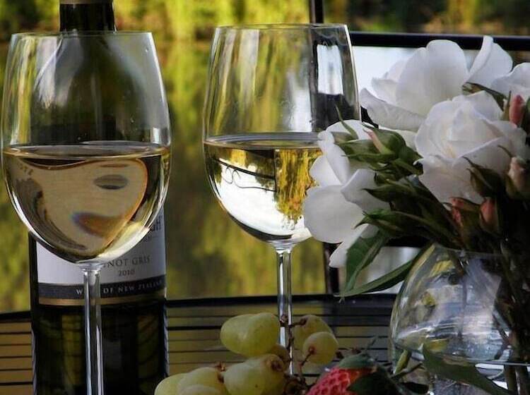 تختخواب و صبحانه Revive On Oakview Boutique Accommodation And Spa