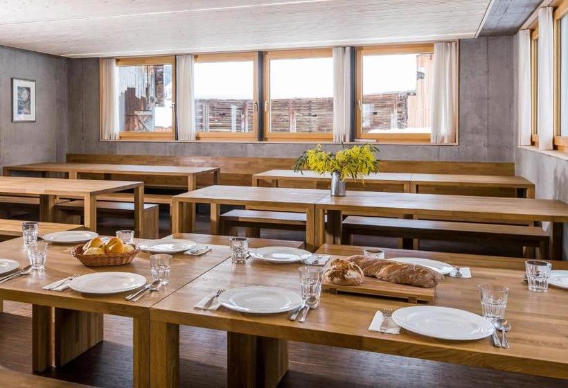 הוסטל Nova Casa Spinatscha Sedrun