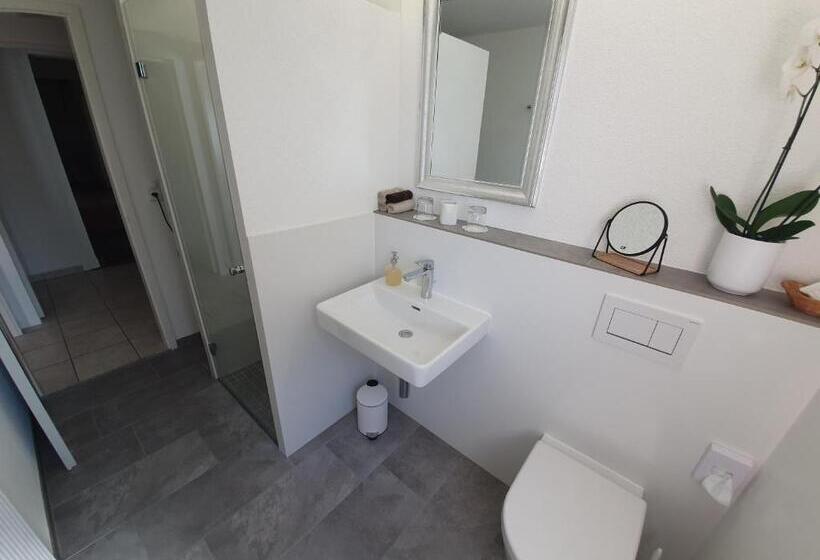 مبيت وإفطار Bnb Haus Weibel