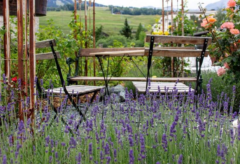 ホテル Tgesa Romana