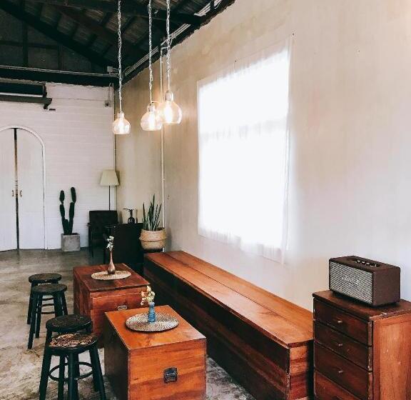 فندق Khemjit Cafe  And Bed