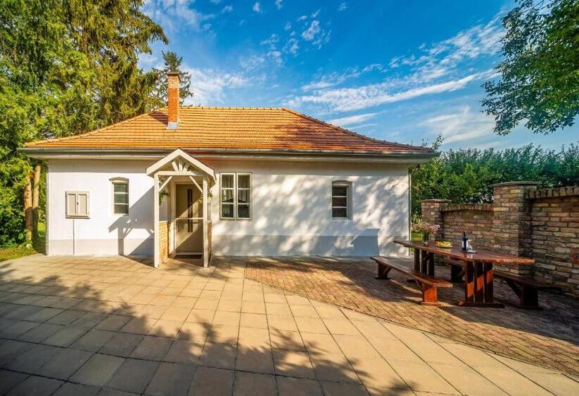 פנסיון Dégi Festetics Kastély, Park Vendégház