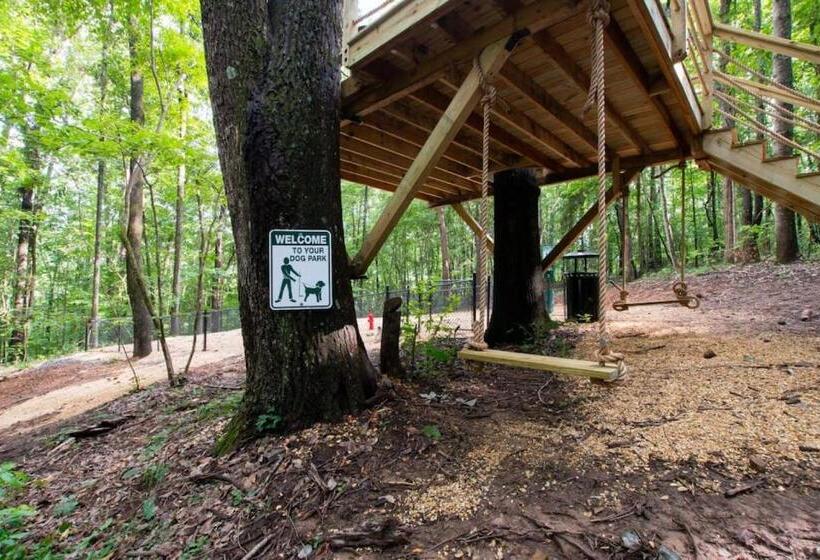 אתר נופש Oak Luxury Treehouse Near Lake Guntersville