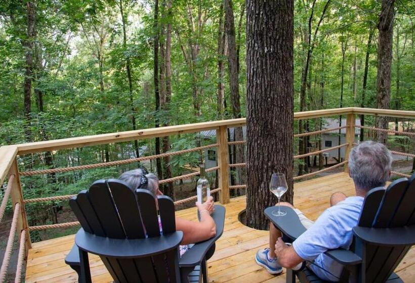 אתר נופש Oak Luxury Treehouse Near Lake Guntersville