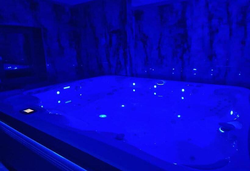 هتل Colt De Rai Deluxe & Spa