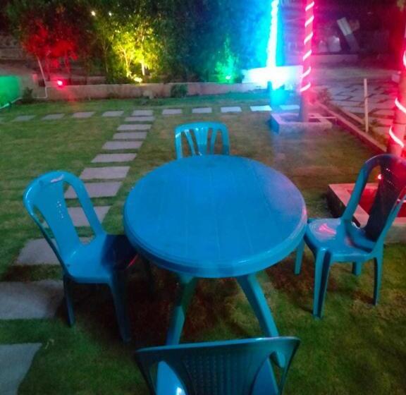 בית מלון כפרי Oyo Durga Palace