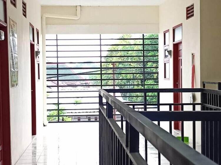 فندق Spot On 93966 Dhiya Guest House Syariah