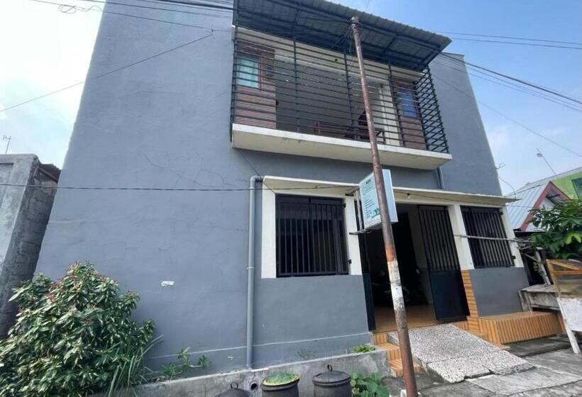 فندق Spot On 93966 Dhiya Guest House Syariah