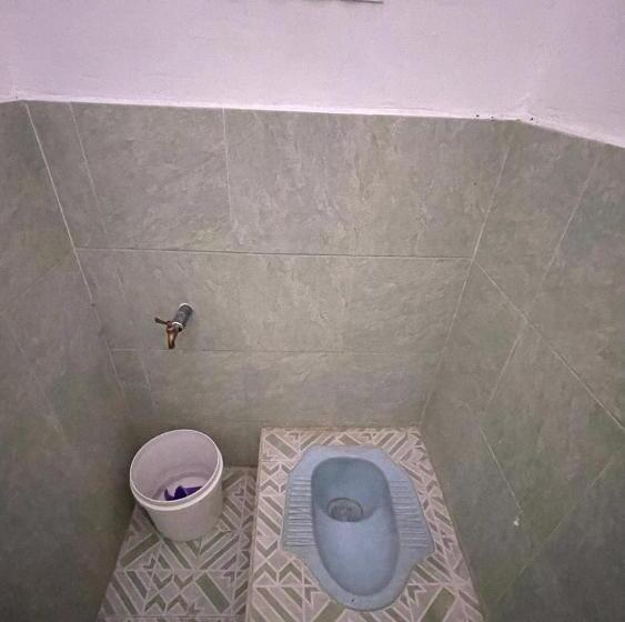 בית מלון כפרי Spot On 93967 Hasna Guest House Syariah