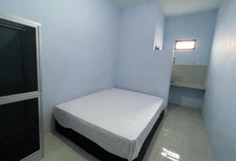 בית מלון כפרי Spot On 93967 Hasna Guest House Syariah