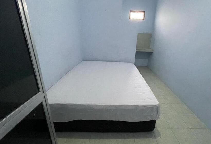 בית מלון כפרי Spot On 93967 Hasna Guest House Syariah
