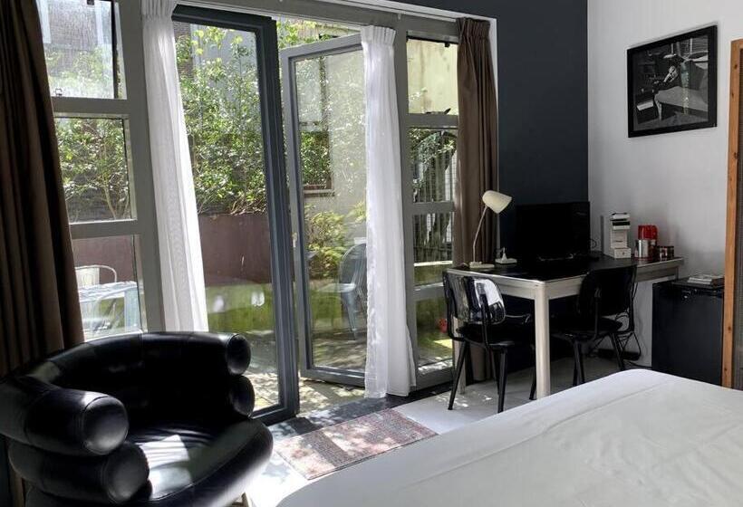 تختخواب و صبحانه Zocher6 Bnb A Monumental Town House In The City Center