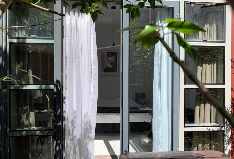 تختخواب و صبحانه Zocher6 Bnb A Monumental Town House In The City Center