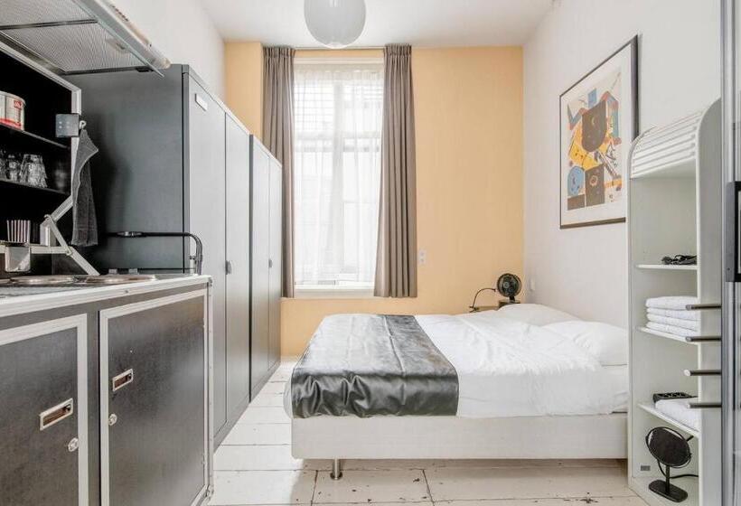 تختخواب و صبحانه Zocher6 Bnb A Monumental Town House In The City Center