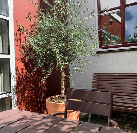 تختخواب و صبحانه Zocher6 Bnb A Monumental Town House In The City Center