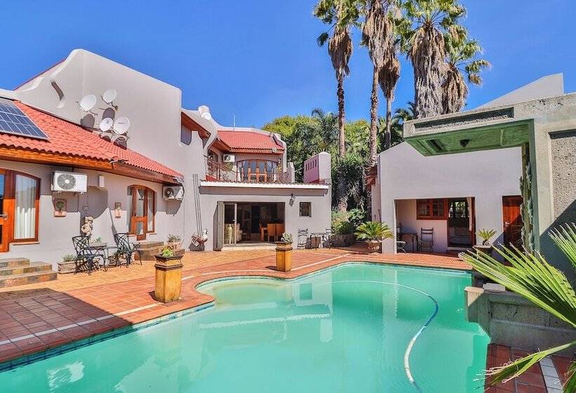 פנסיון Cascade Villa Guesthouse