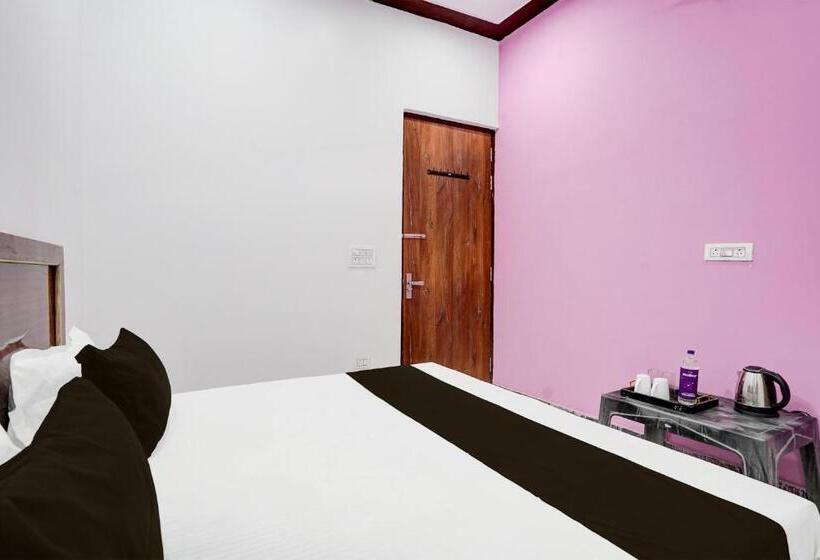 ホテル Oyo Raj