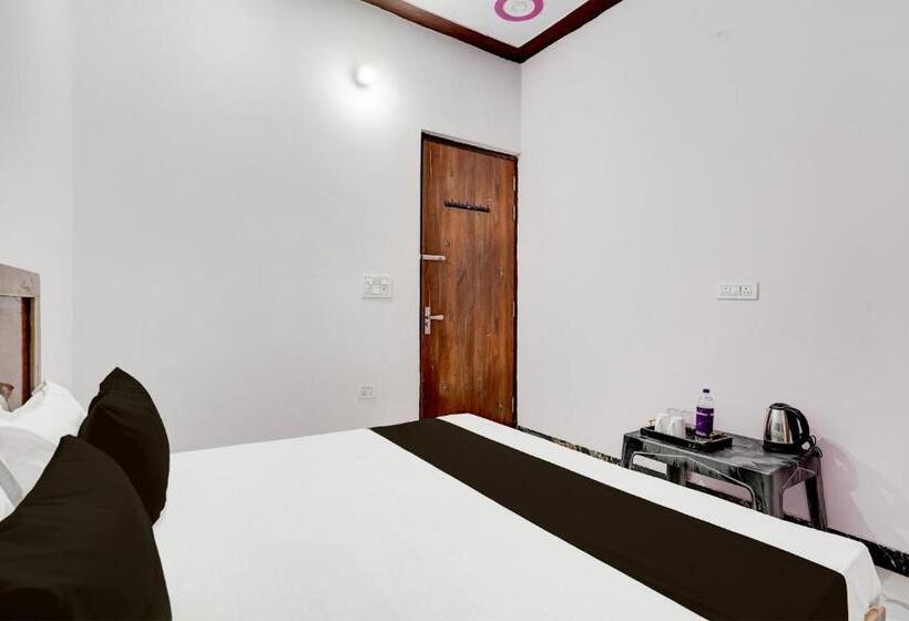 ホテル Oyo Raj