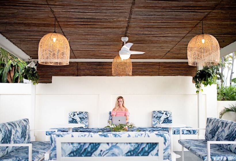 هتل Perla De La Playa Beachfront
