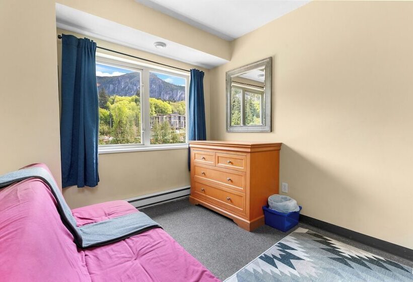 فندق صغير Squamish Adventure Inn
