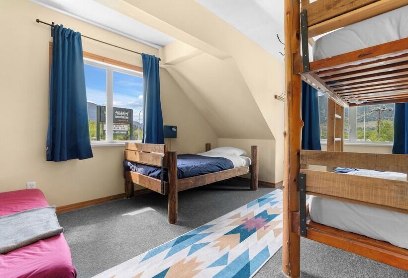 فندق صغير Squamish Adventure Inn