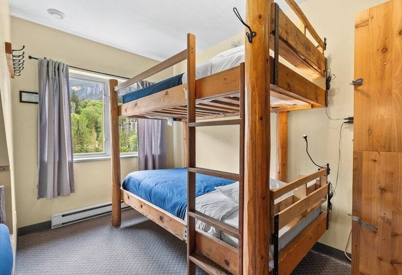 فندق صغير Squamish Adventure Inn