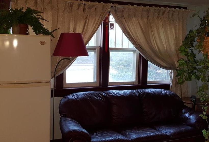 تختخواب و صبحانه Nisku Guest House