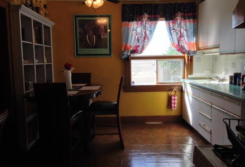 تختخواب و صبحانه Nisku Guest House