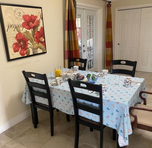 Bed and Breakfast Butterfly Manor