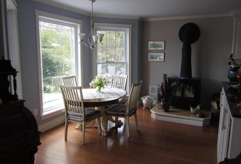 Casa Breeze B & B