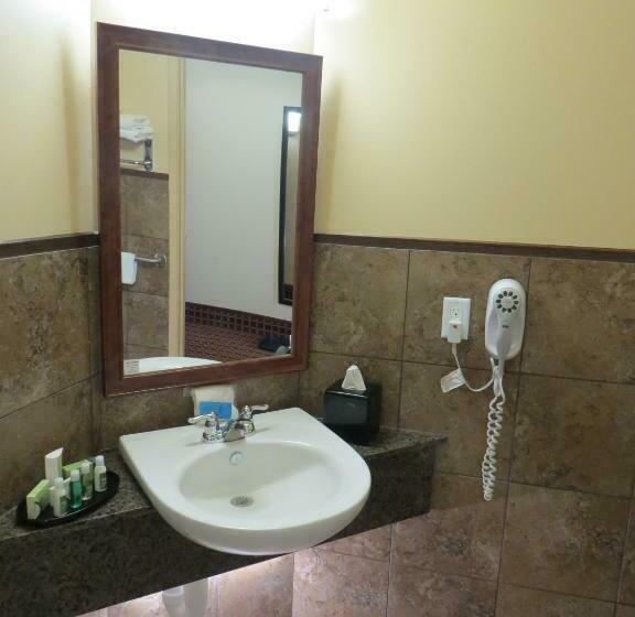 فندق Poplar Tree Inn