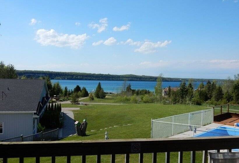 Отель Waterview On The Bay