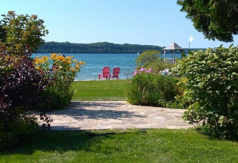 Отель Waterview On The Bay