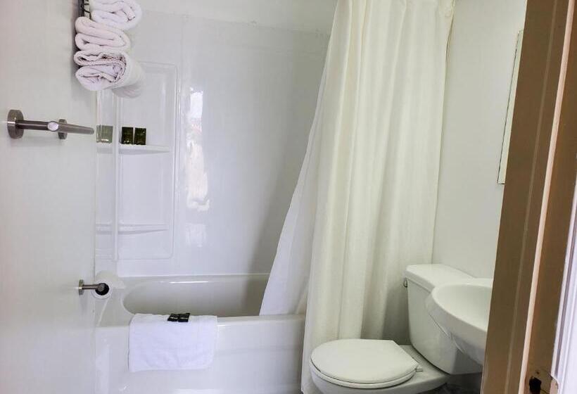 汽车旅馆  Wiarton Willys Inn
