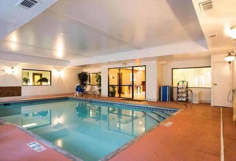 호텔 Comfort Inn & Suites Suwanee   Sugarloaf