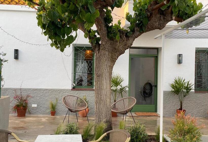 בית מלון כפרי Les Filles