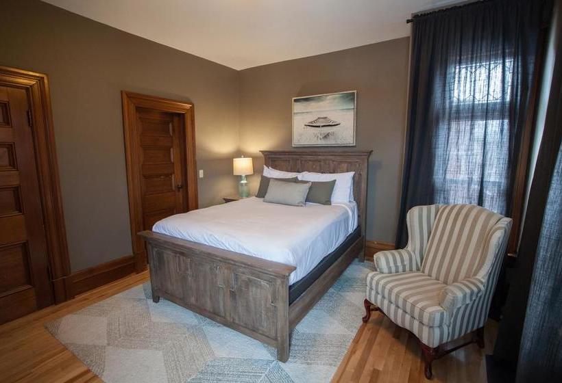 تختخواب و صبحانه The Hillhurst Inn