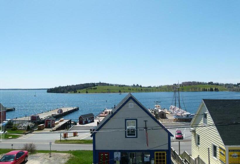 צימר Sail Inn Lunenburg