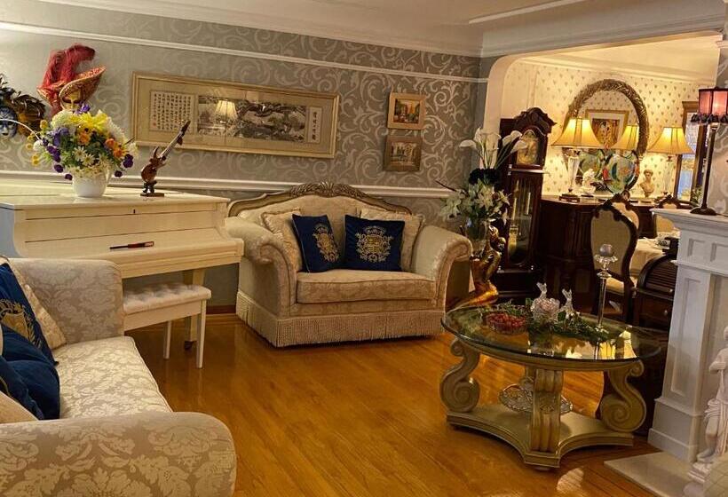 تختخواب و صبحانه Serenity