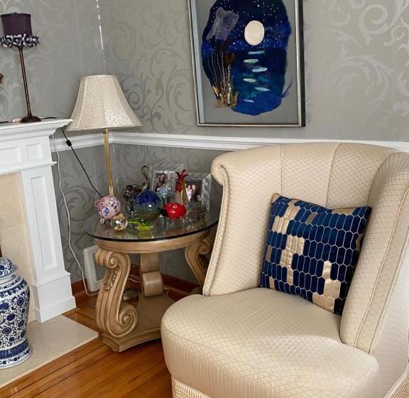 تختخواب و صبحانه Serenity