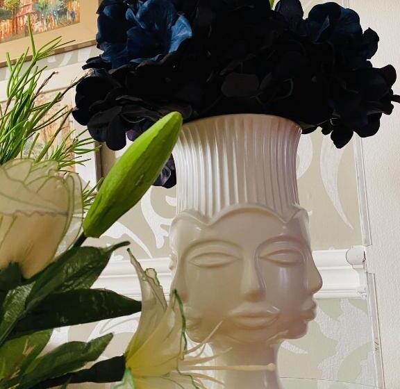 تختخواب و صبحانه Serenity