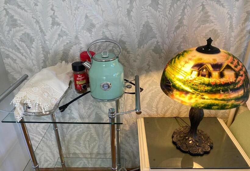 تختخواب و صبحانه Serenity