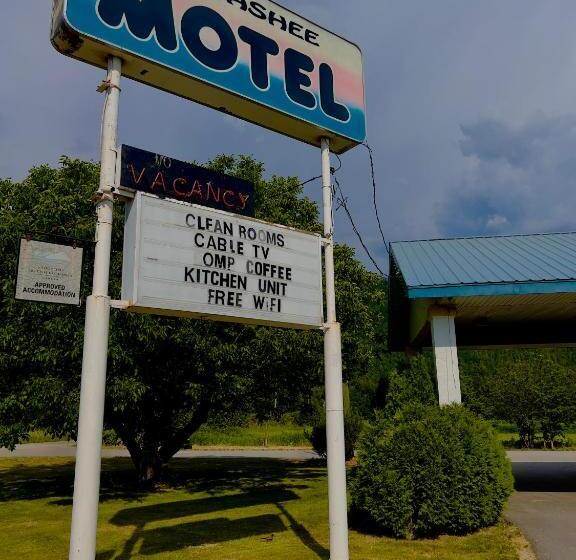 Monashee Motel