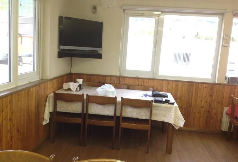 هتل Rusutsu Lodges Pension Lilla Huset