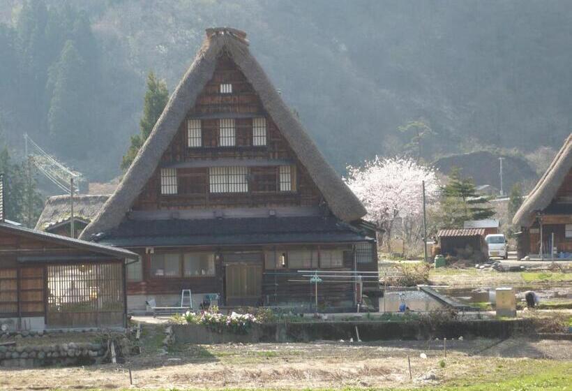 ريوكان Gokayama Onsen Akaokan